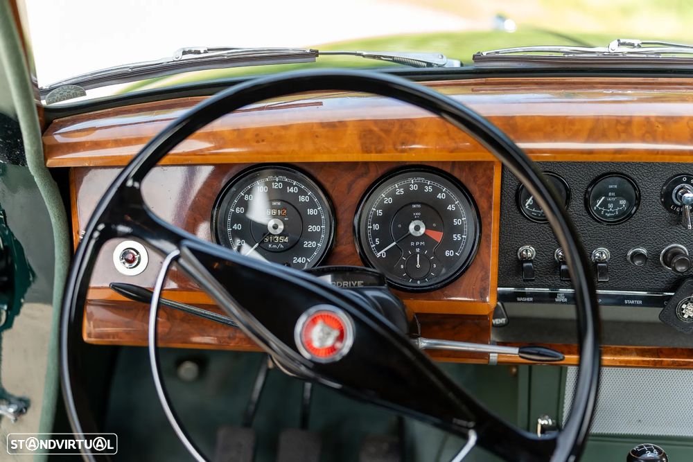 Jaguar MK II - 33