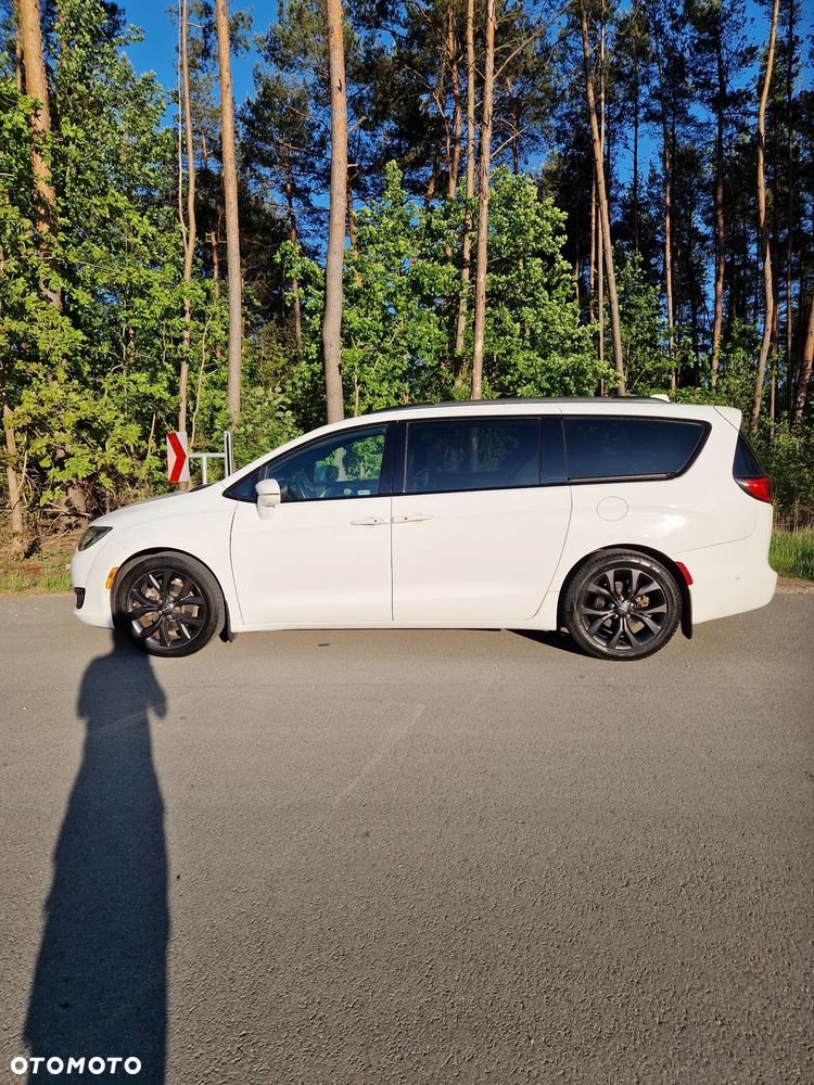 Chrysler Pacifica - 3