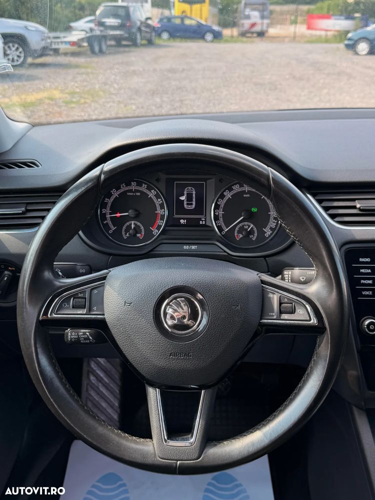 Skoda Octavia 1.6 TDI DSG Ambition - 10