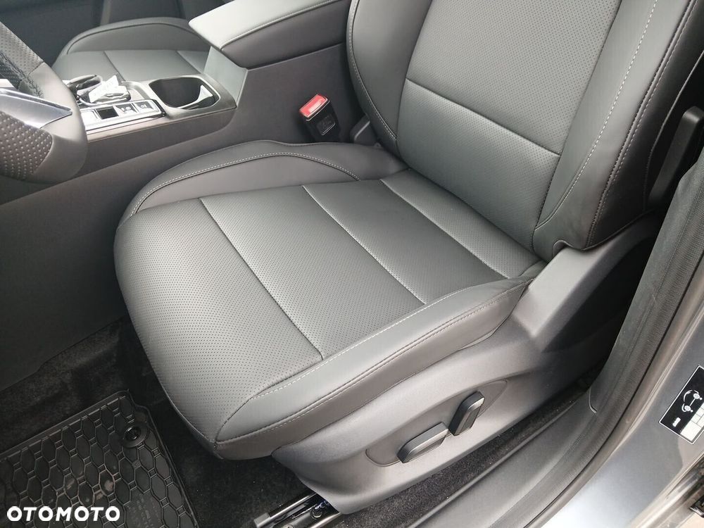 MG ZS Hybrid+ - 13