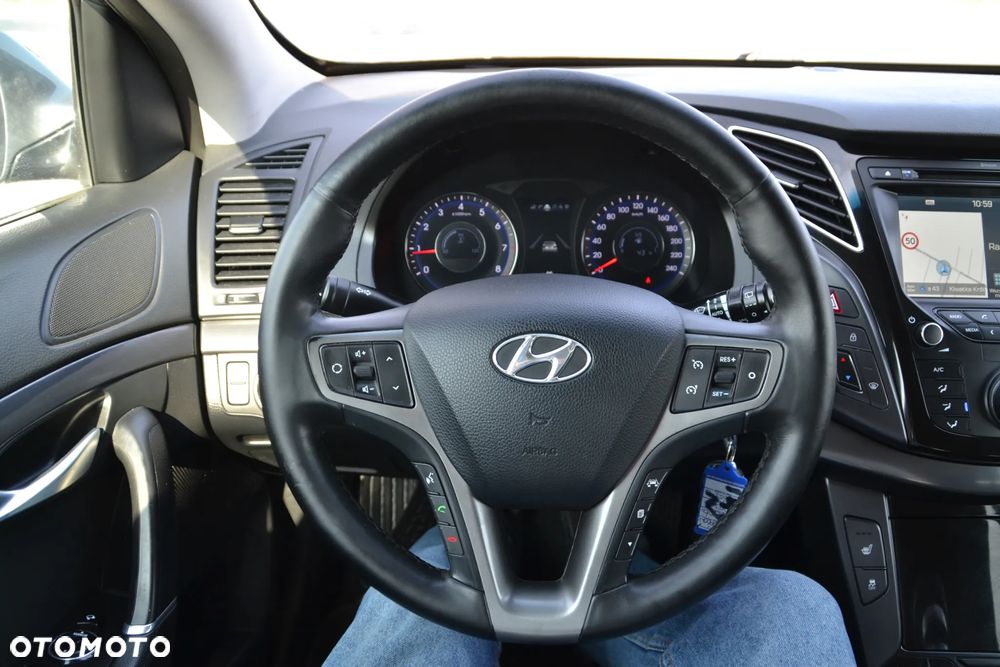 Hyundai i40 Kombi blue 1.6 Space - 33