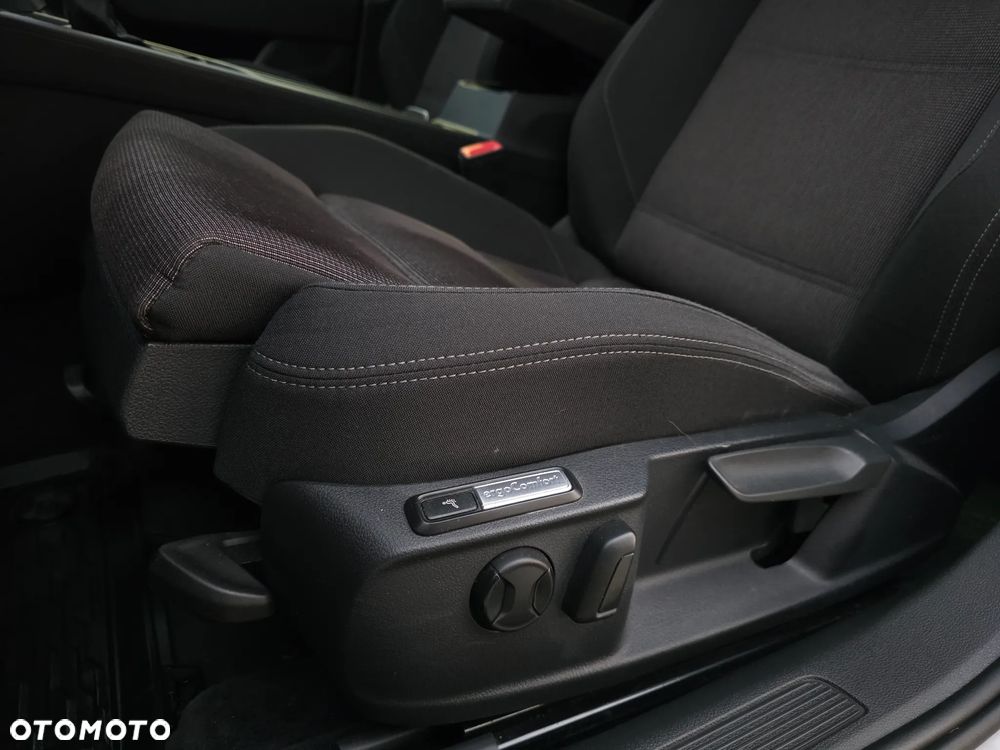 Volkswagen Passat 2.0 TDI SCR DSG Comfortline - 13