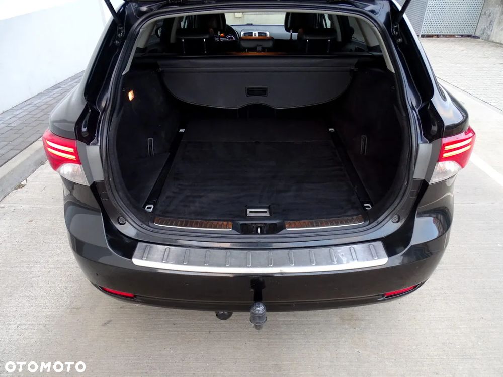 Toyota Avensis 2.0 D-4D - 13