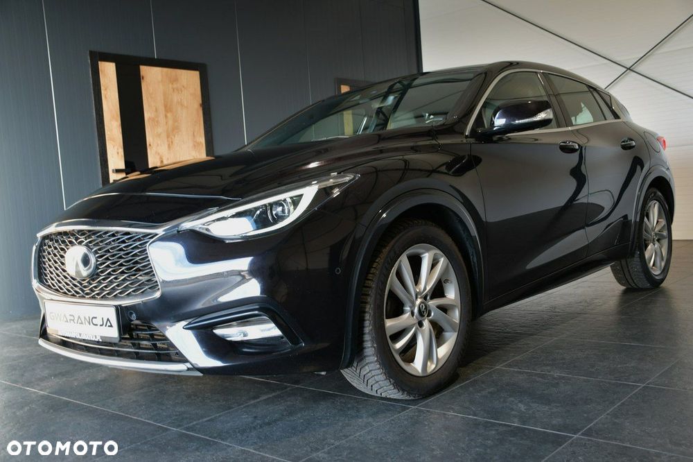 Infiniti Q30 1.6t DCT Premium Tech - 1
