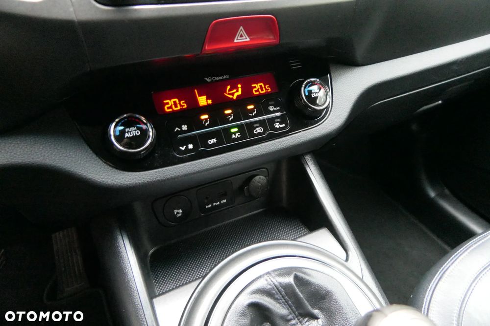 Kia Sportage 2.0 L - 23