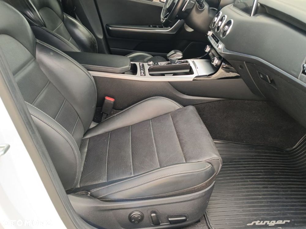 Kia Stinger - 26