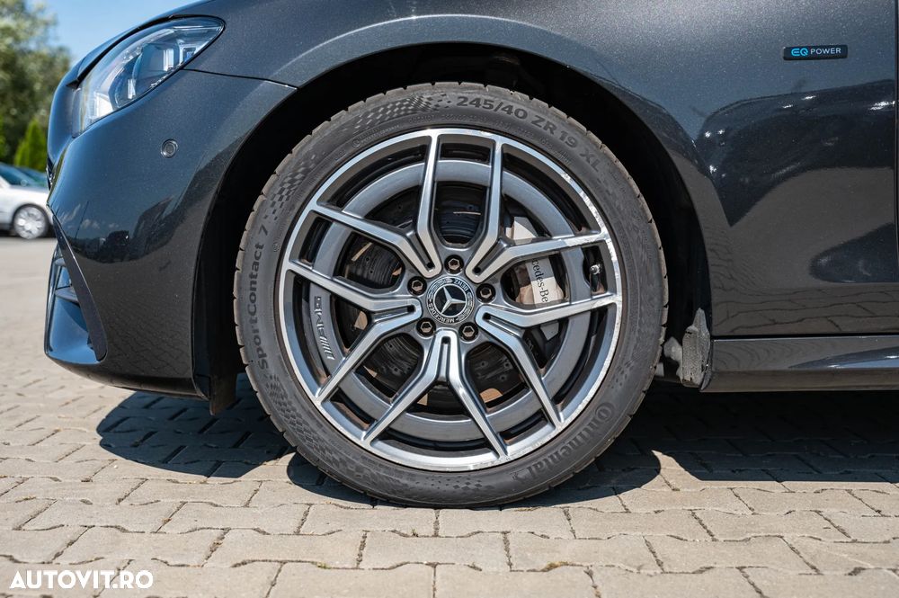 Mercedes-Benz E 300 de 9G-TRONIC AMG Line - 12