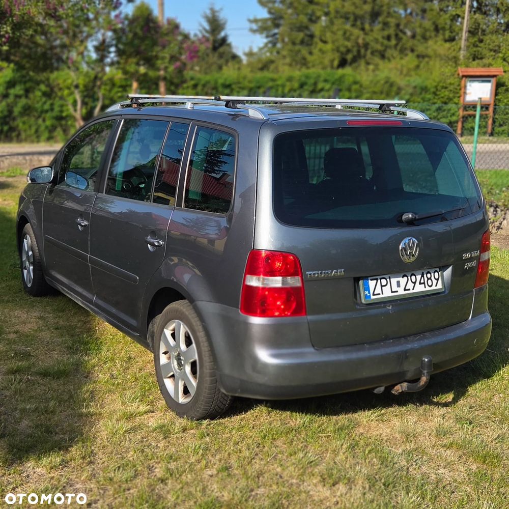 Volkswagen Touran 2.0 TDI Trendline DSG - 2