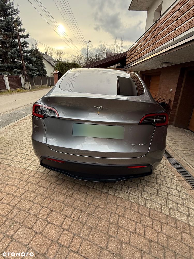 Tesla Y - 4