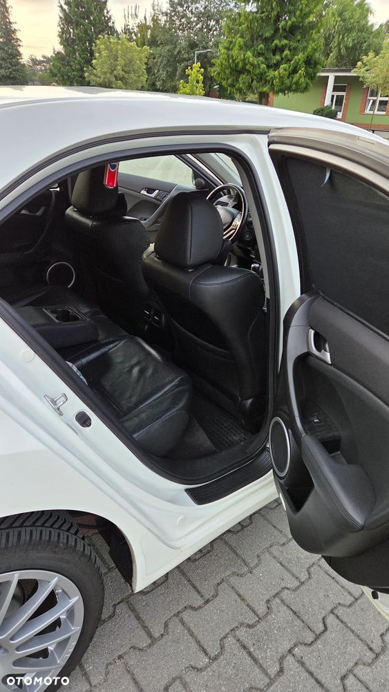 Honda Accord 2.0 Executive - 12