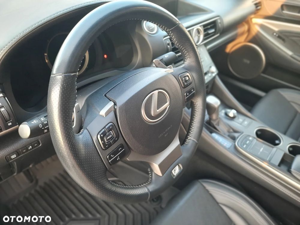 Lexus RC - 21