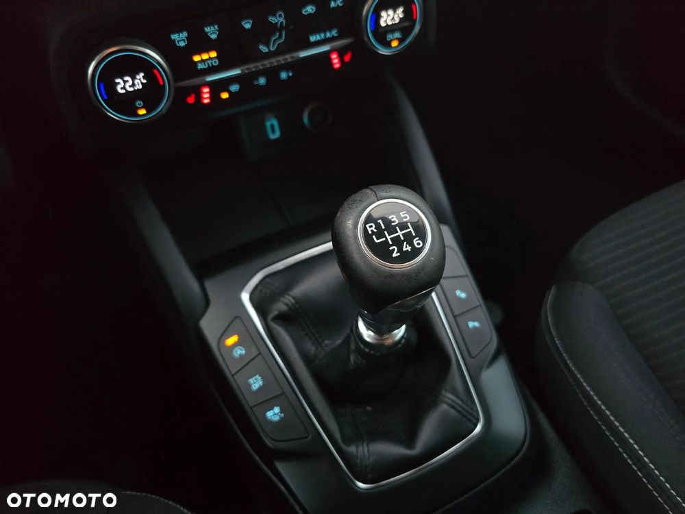 Ford Focus 1.5 EcoBlue STart-Stopp-System TITANIUM - 32