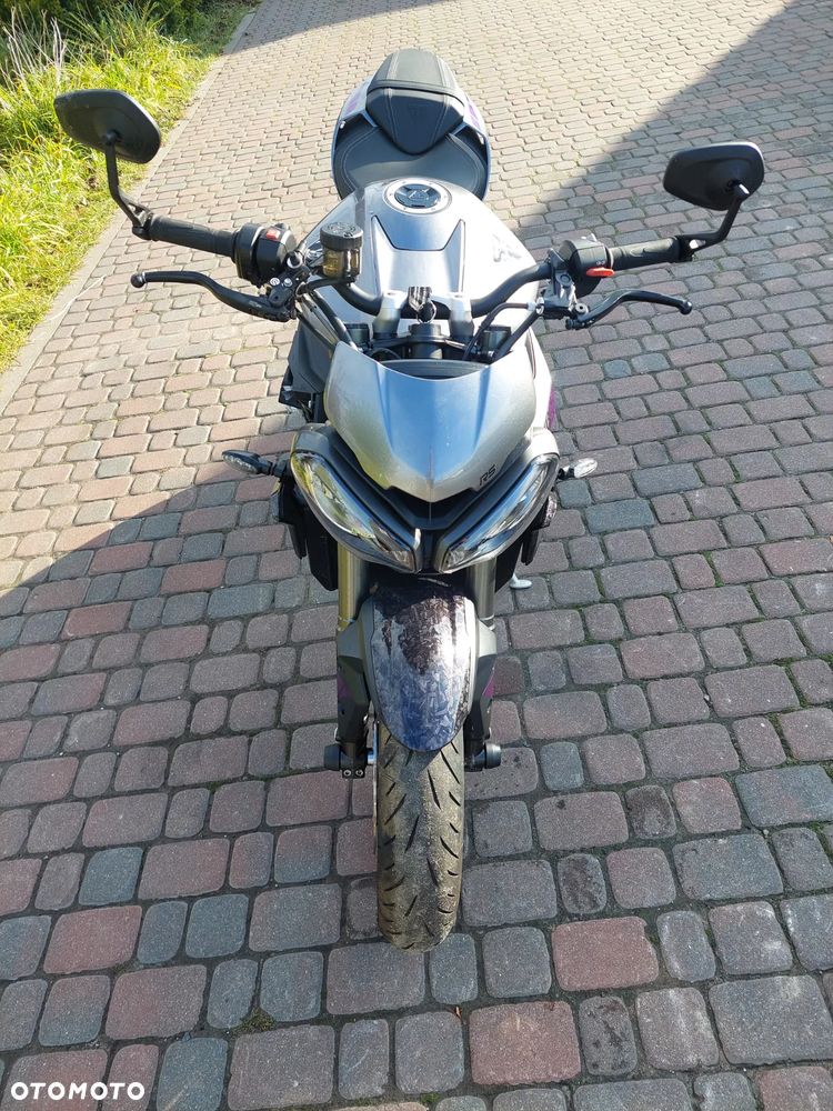 Triumph Street Triple - 8