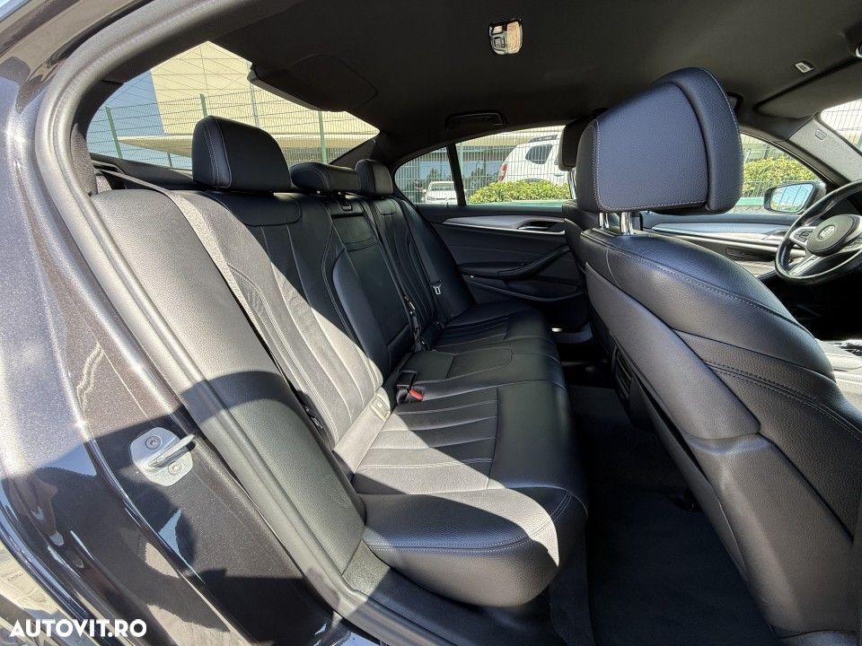 BMW Seria 5 520d xDrive AT - 13