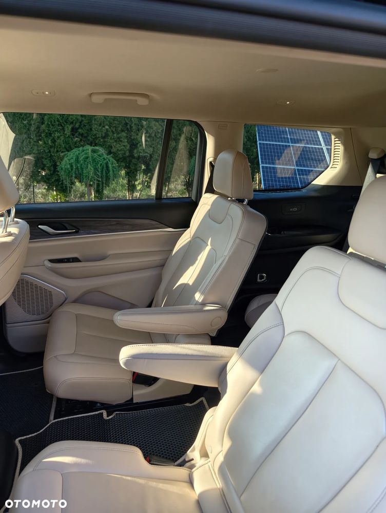 Jeep Grand Cherokee - 17