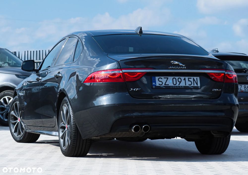 Jaguar XF 20d R-Sport - 33