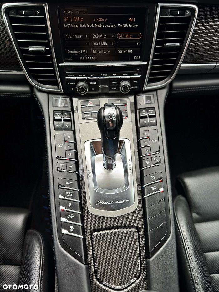 Porsche Panamera GTS PDK - 30