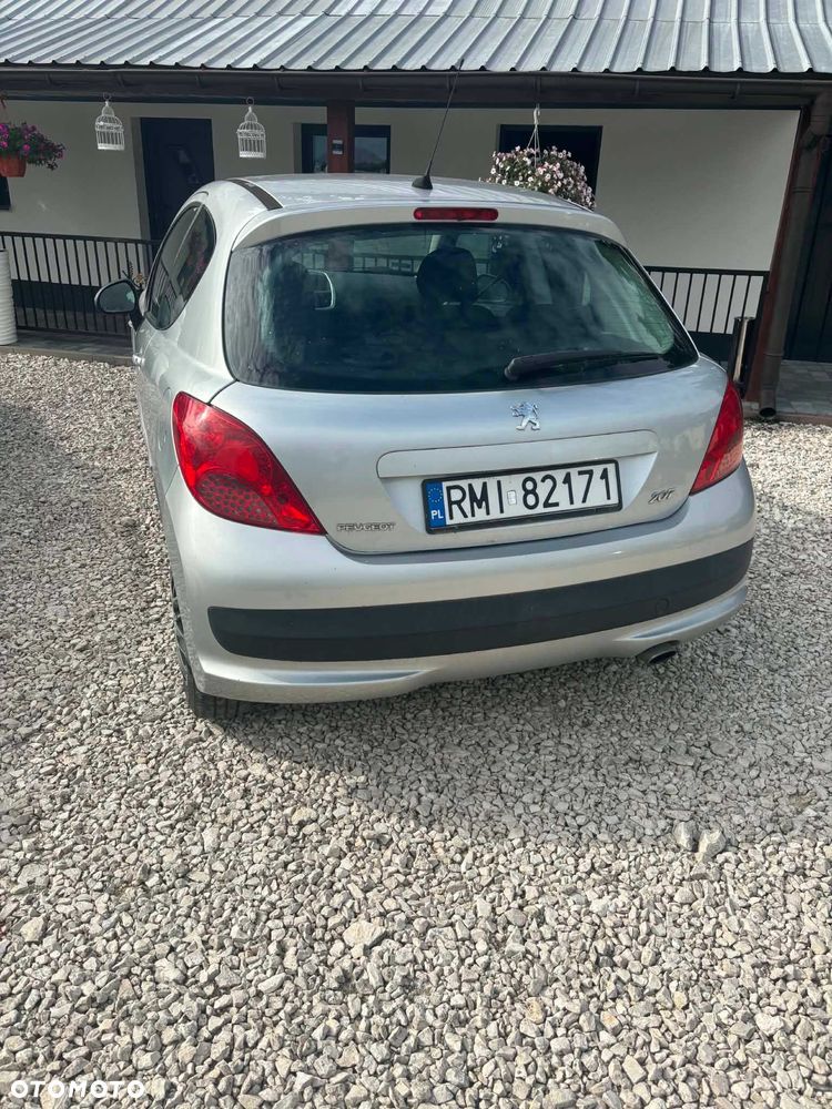 Peugeot 207 - 8