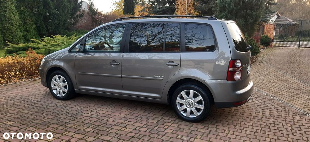 Volkswagen Touran - 1