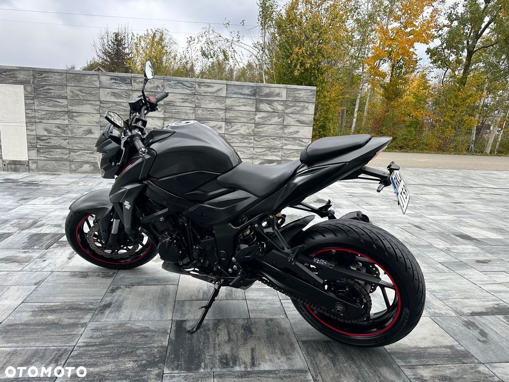 Suzuki GSX - 6