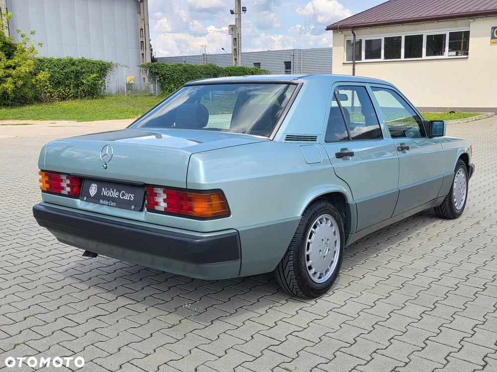Mercedes-Benz W201 (190) - 12