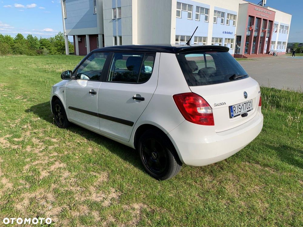 Skoda Fabia 1.2 HTP Cool Colour Edition - 4