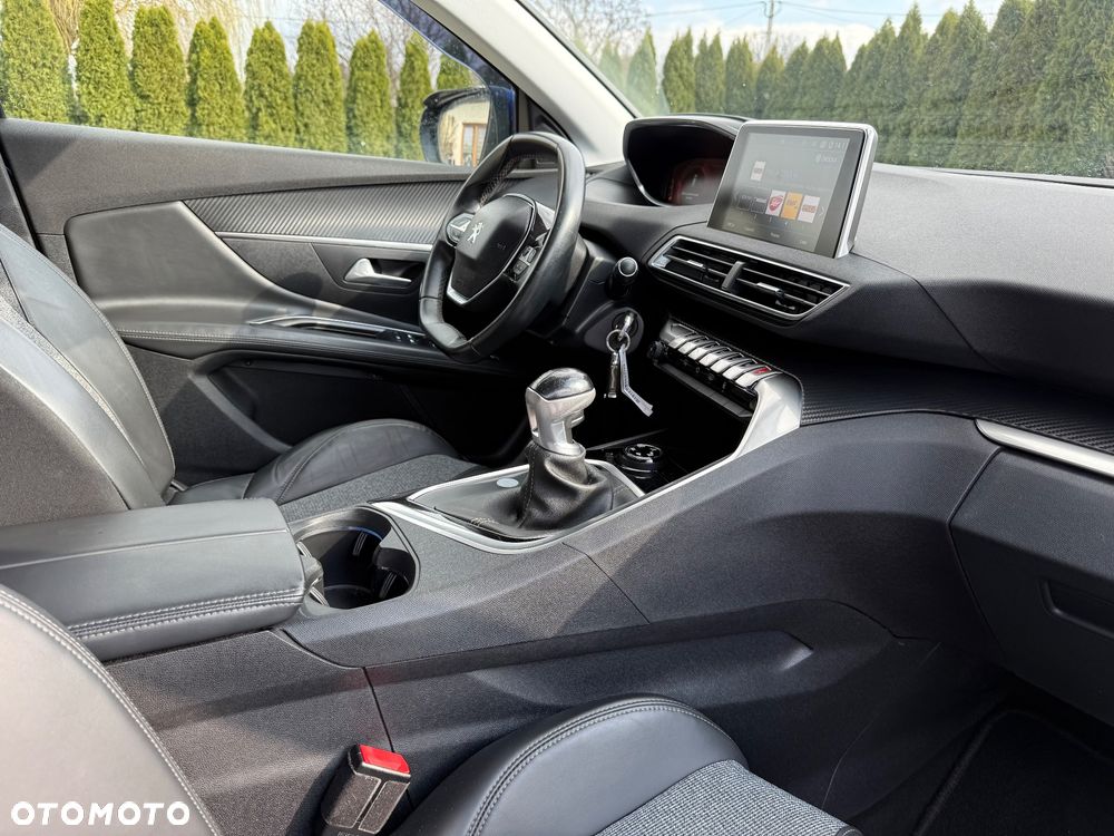 Peugeot 3008 PureTech 130 Stop & Start GPF Roadtrip - 36