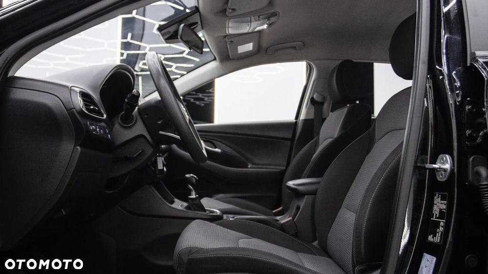 Hyundai i30 1.5 DPI Classic + - 12
