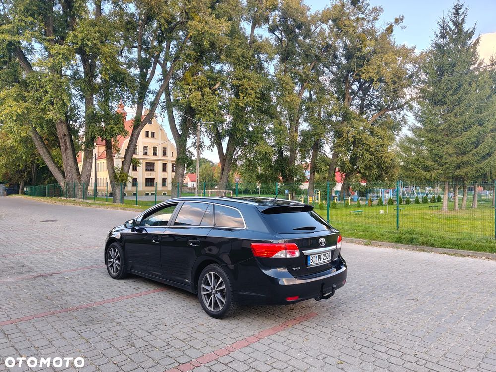 Toyota Avensis Combi 1.8 Executive - 6