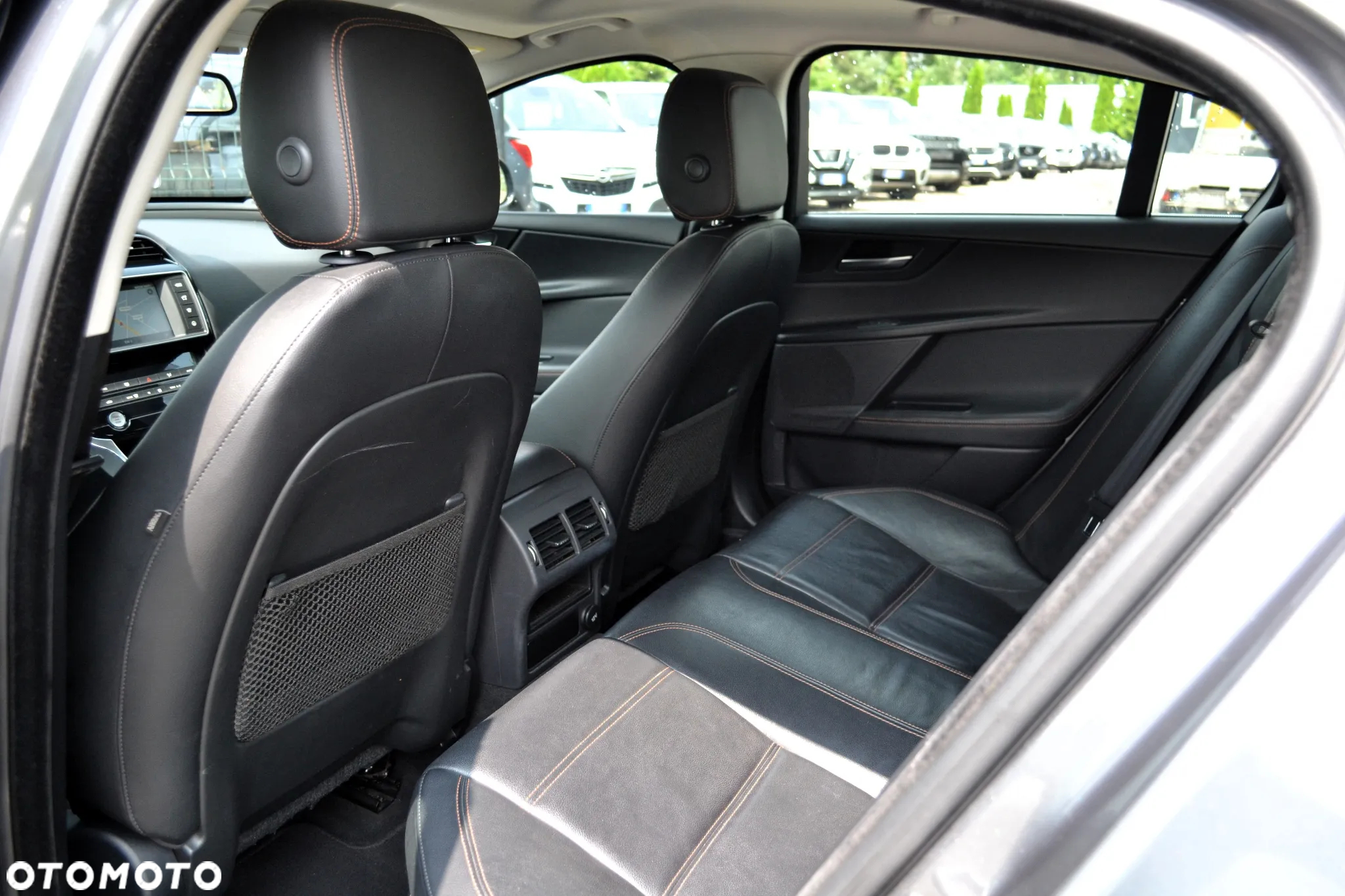 Jaguar XE 20d Prestige - 11