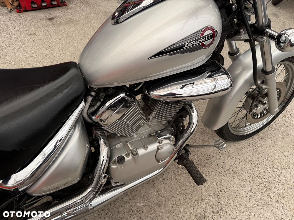 Suzuki Intruder - 11