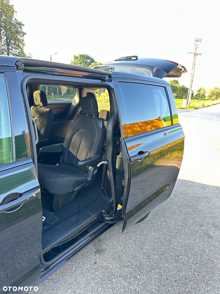 Chrysler Pacifica - 31