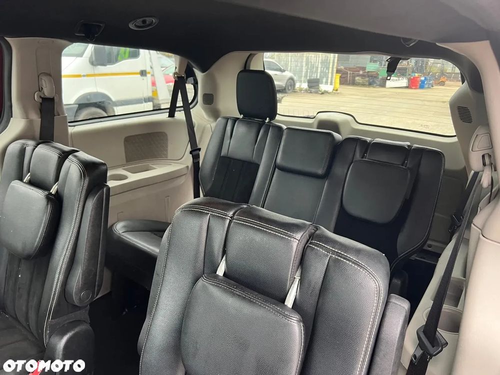 Dodge Grand Caravan - 13