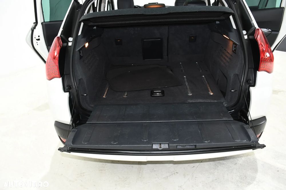 Peugeot 3008 HYbrid4 - 28