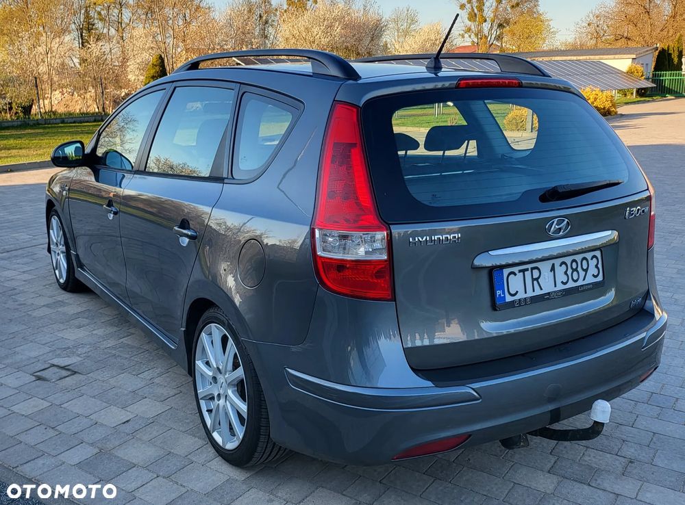 Hyundai i30 1.6 CRDi Base + - 6