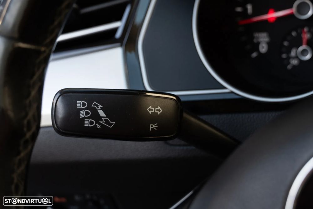 VW Passat Variant 1.6 TDI SCR DSG Business - 37