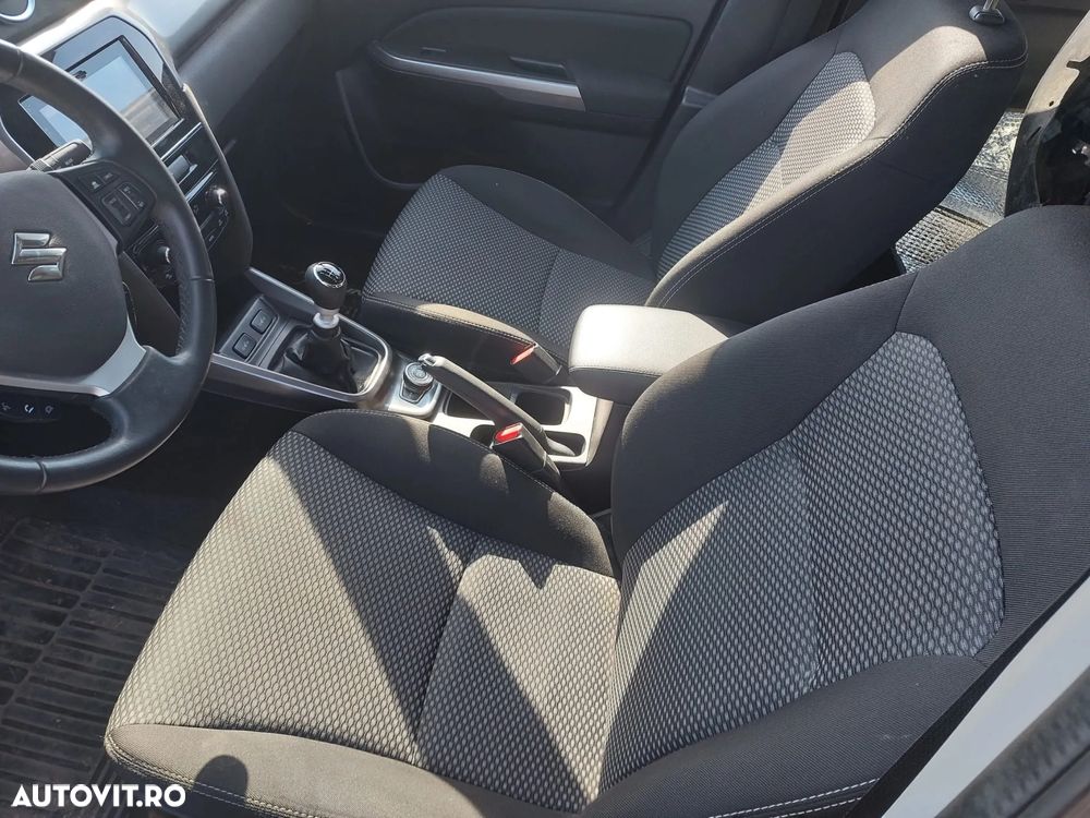 Suzuki Vitara 1.4 Boosterjet AllGrip MHEV Passion - 15