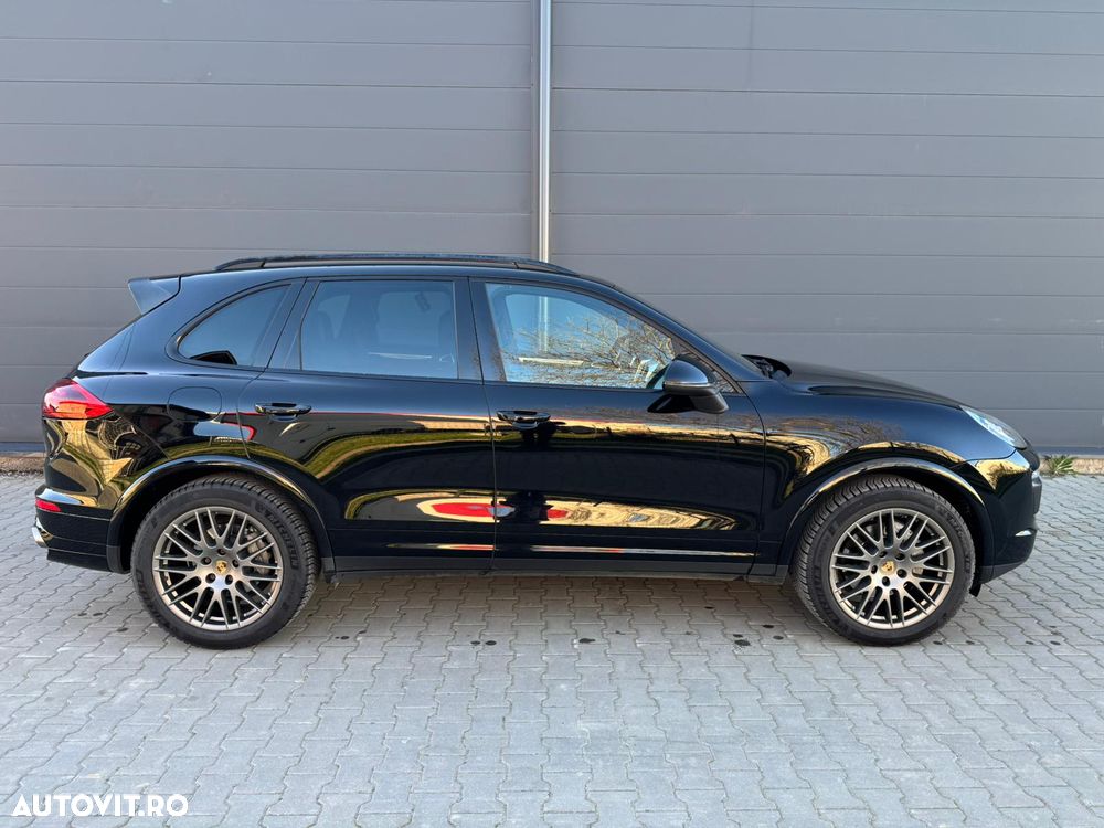 Porsche Cayenne 3.0 L - 4