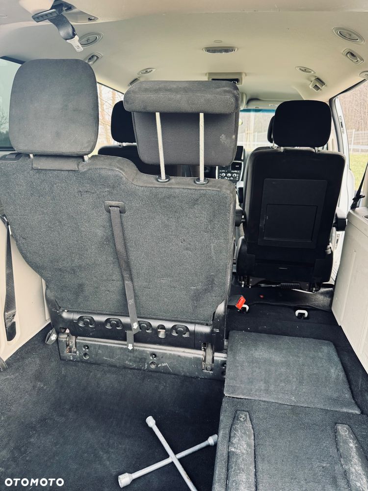 Dodge Grand Caravan - 10