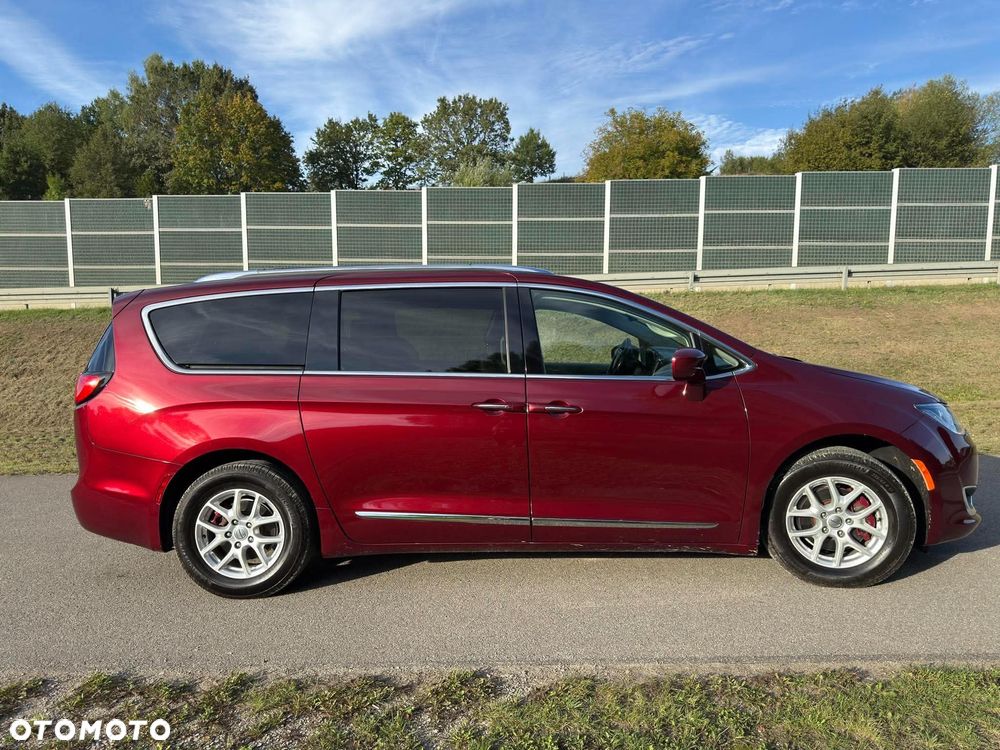 Chrysler Pacifica - 6