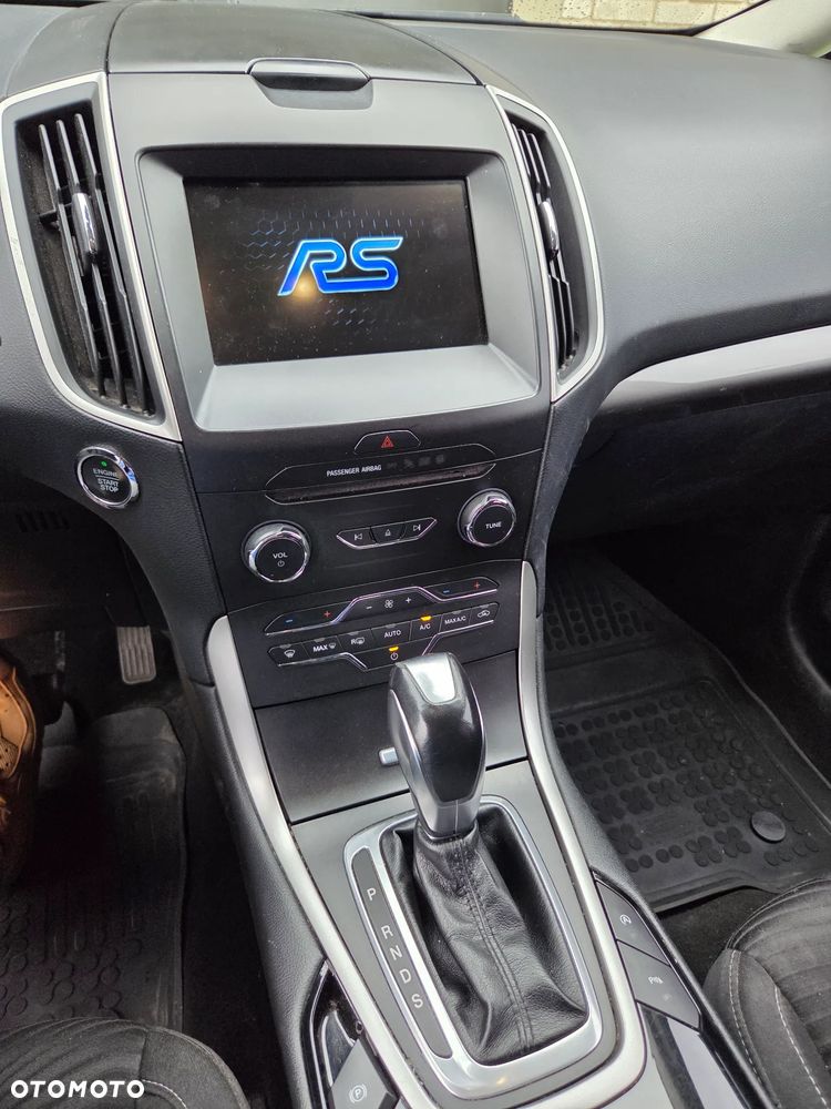 Ford S-Max - 12