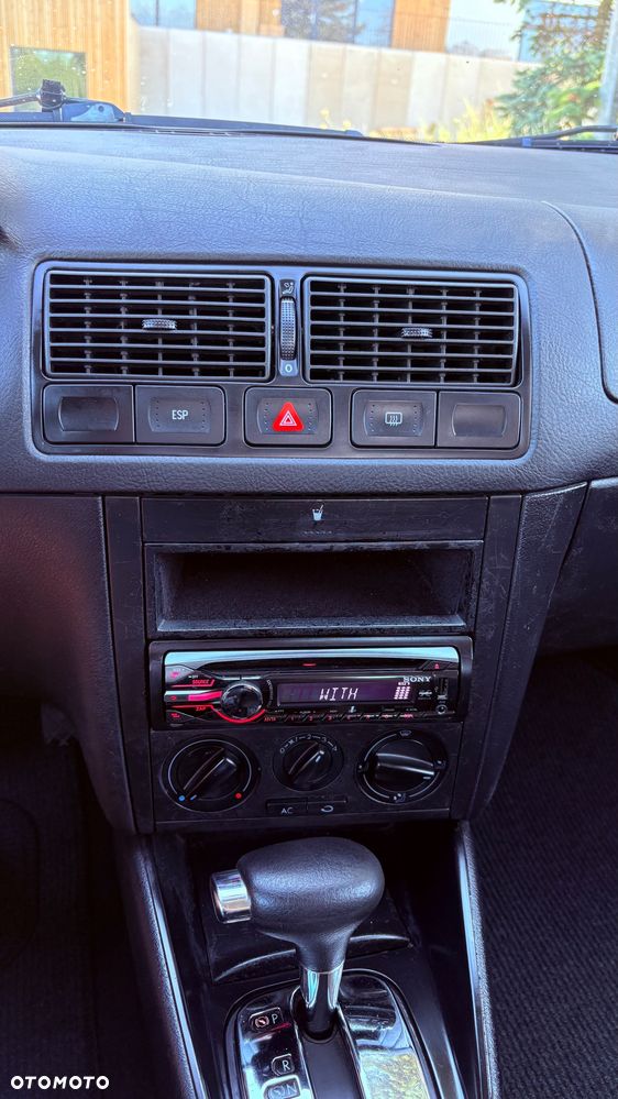 Volkswagen Golf 1.6 Comfortline - 37