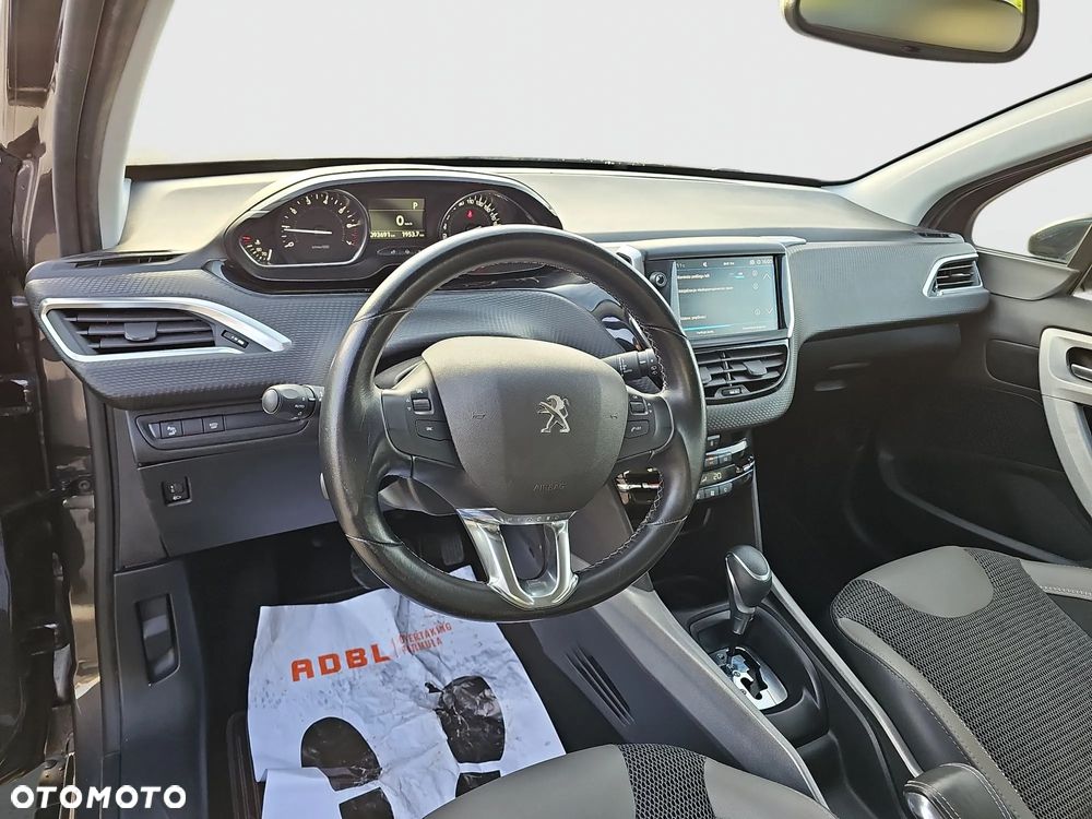 Peugeot 2008 1.2 Pure Tech Allure S&S EAT6 - 11