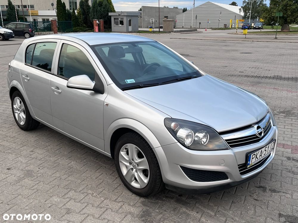 Opel Astra 2011 photo 3