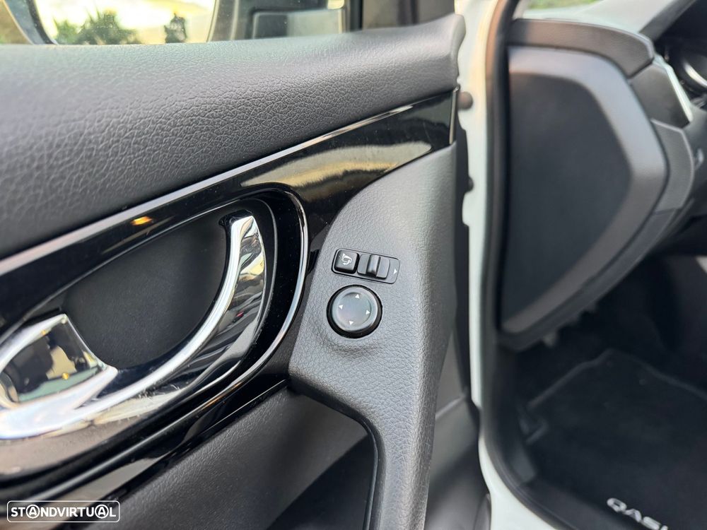 Nissan Qashqai 1.5 dCi N-Connecta J18 - 23