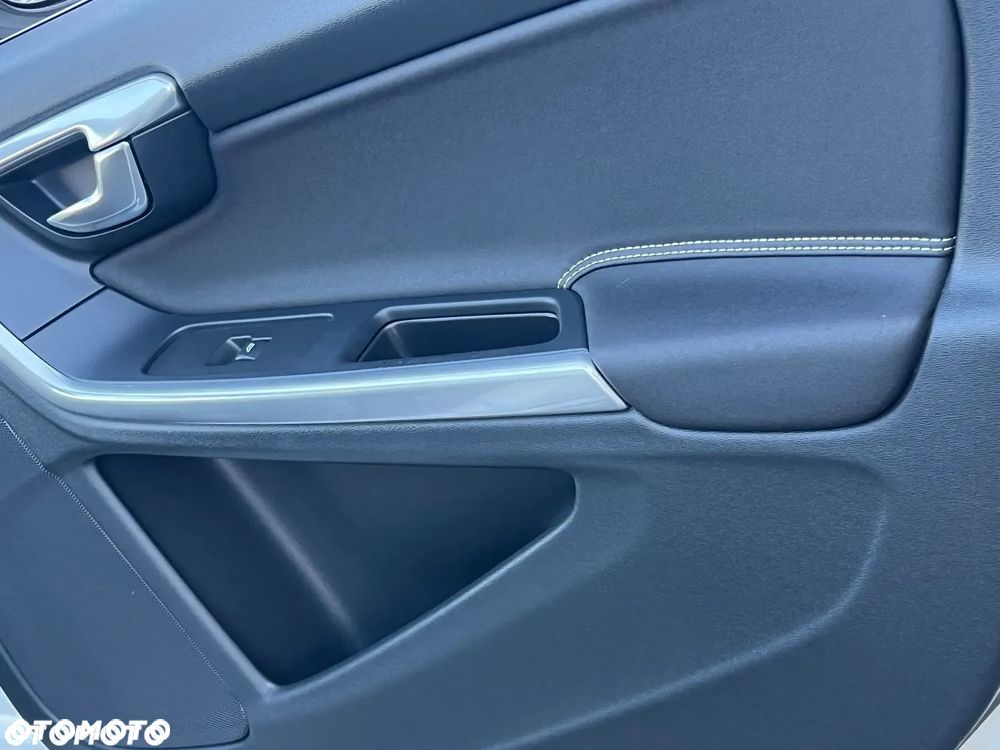 Volvo S60 2.0T Black Edition - 24