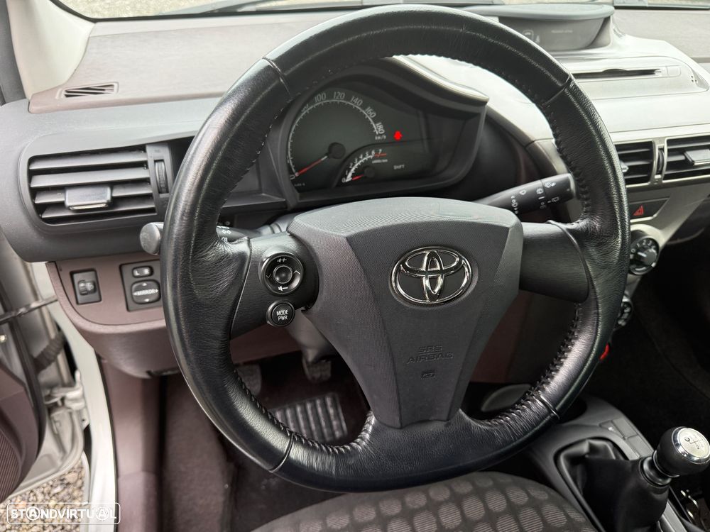 Toyota iQ 1.0 + - 16