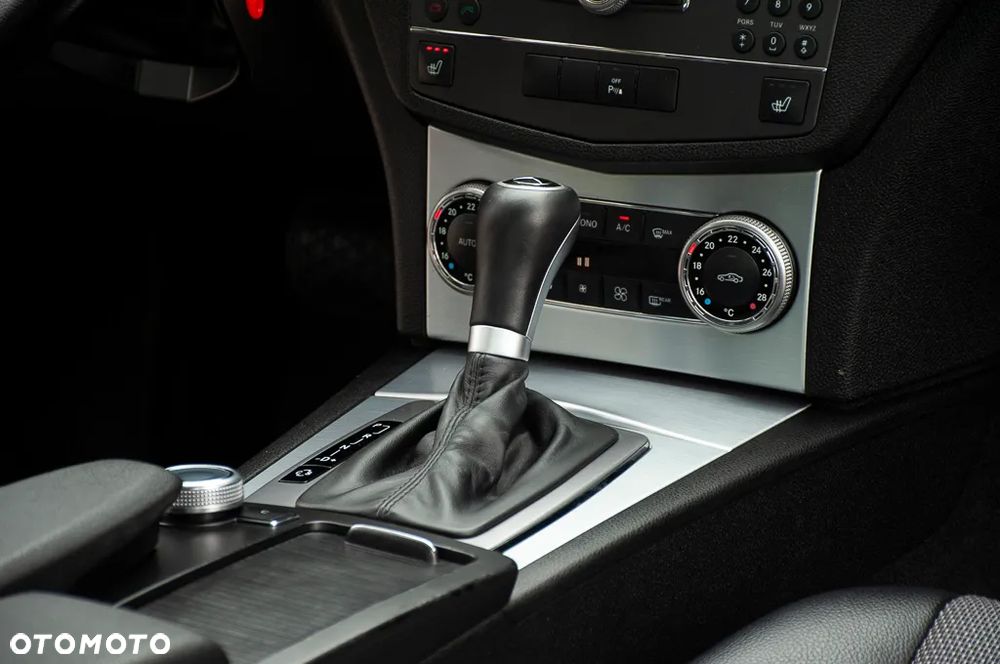 Mercedes-Benz Klasa C 180 CGI Automatik BlueEFFICIENCY Elegance - 11