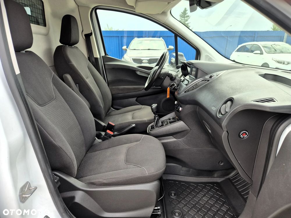 Ford Transit Courier - 14