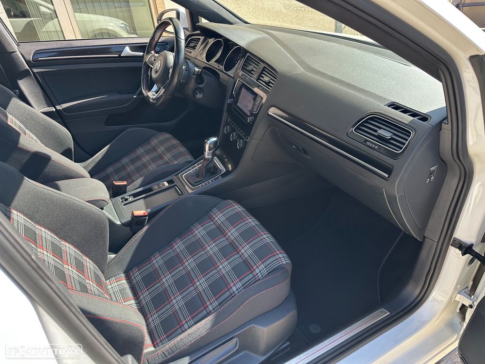 VW Golf 2.0 TSi GTi DSG Performance - 30